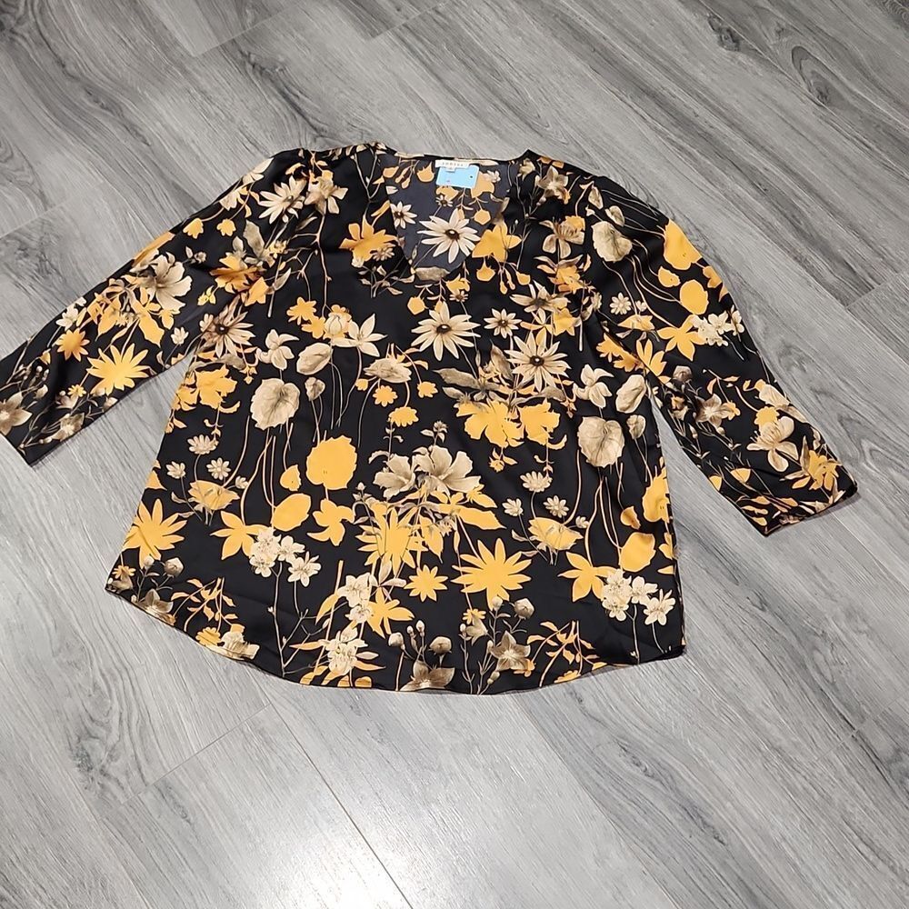 EUC Jodifl Satin Fall Floral 3/4 Sleeve Vneck Top